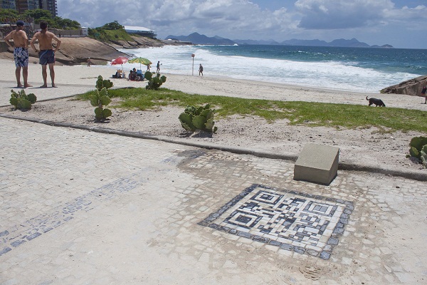 Projeto QR Rio transforma calçadas em mosaico com informações turísticas