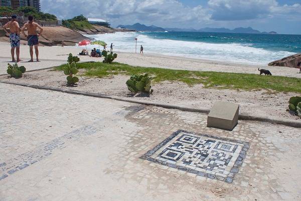 Projeto QR Rio transforma calçadas em mosaico com informações turísticas