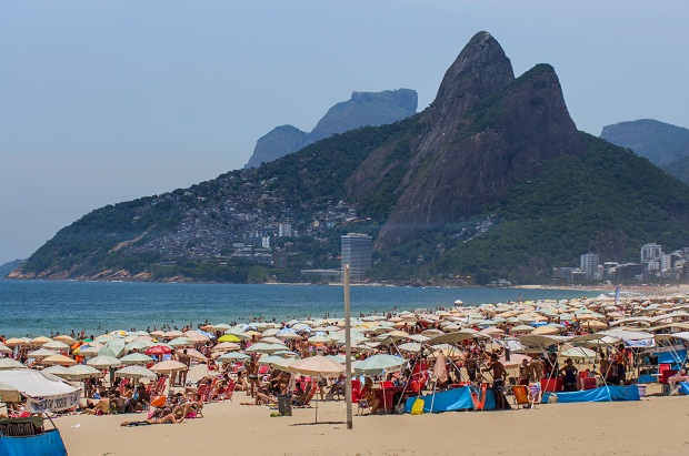 Campanha arrecada doações para barraqueiros das praias cariocas