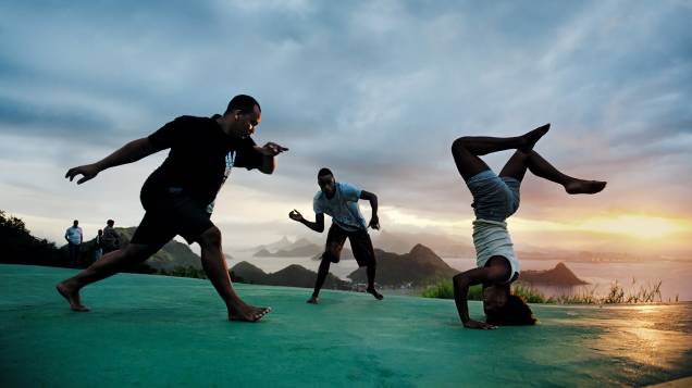 Roda de capoeira com o Rio ao fundo<br> Roda de capoeira com o Rio ao fundo<br>