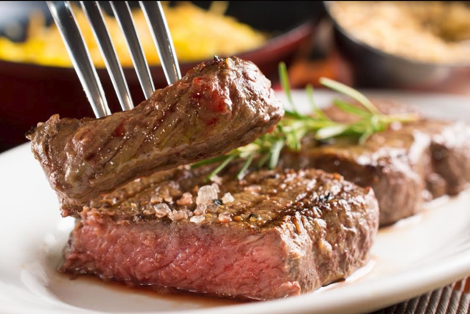 Duas casas que servem saborosos cortes bovinos muito bem acompanhados