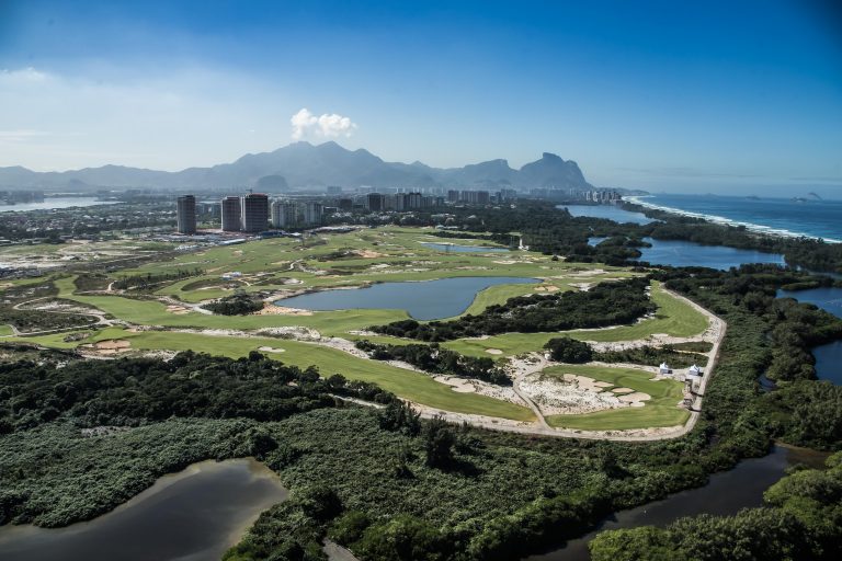 Livro conta a história da construção do campo olímpico de golfe, na Barra