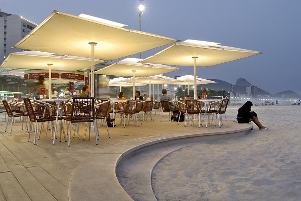 Quiosques novinhos em folha na orla