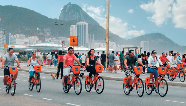 Quem quiser pode alugar uma bicicleta pelo Bike Rio. As laranjinhas são uma ótima opção para passear do Leme até o fim de Copacabana<br> Quem quiser pode alugar uma bicicleta pelo Bike Rio. As laranjinhas são uma ótima opção para passear do Leme até o fim de Copacabana<br>