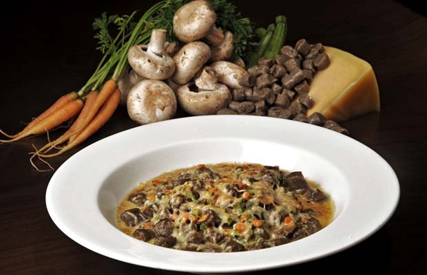 Nhoque de funghi gratinado com Grana Padano<br>