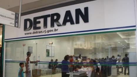 Detran reabre postos