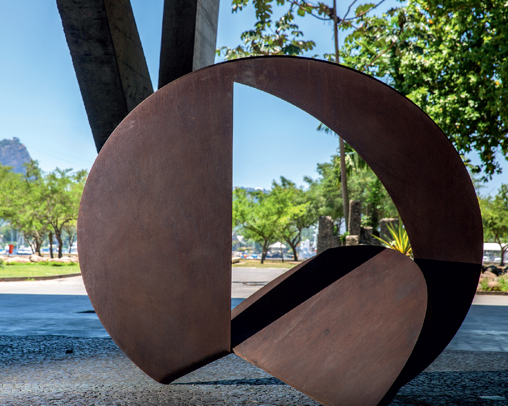 Mostra de Amilcar de Castro tem visita guiada gratuita