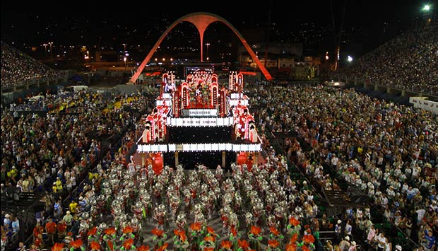 Vigilância Sanitária dá orientações ao público que vai ao Sambódromo
