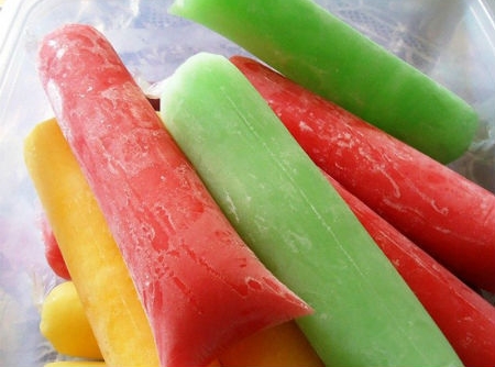 Aprenda a fazer sacolé com álcool para curtir o verão