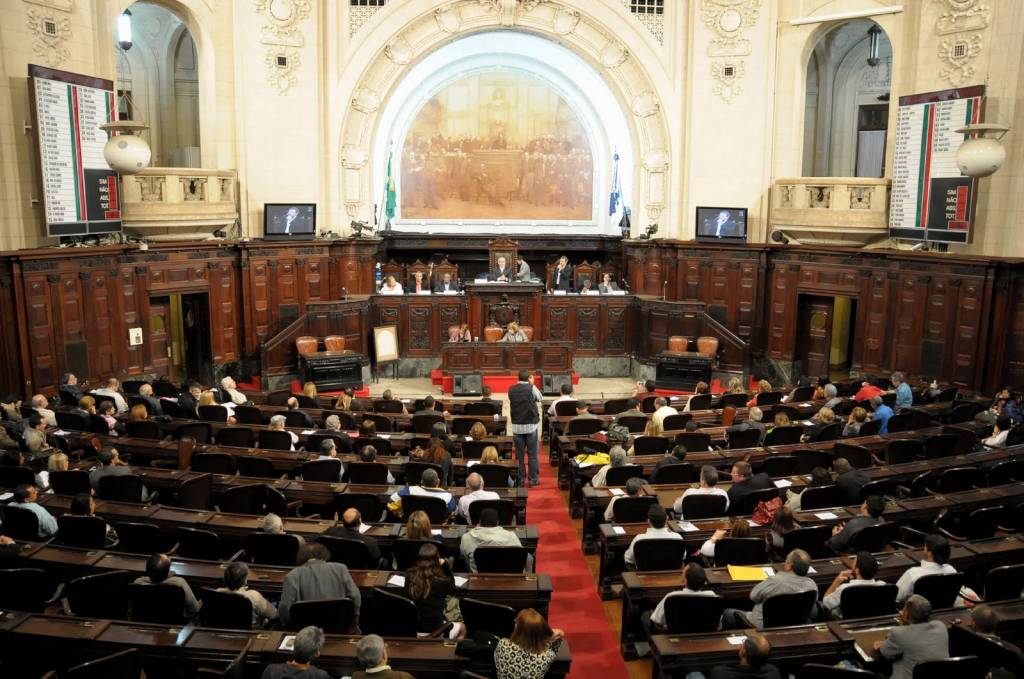 Alunos do ensino médio serão deputados por uma semana