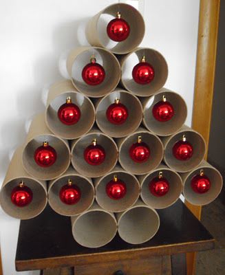 Feita com rolos de papelão Feita com rolos de papelão
