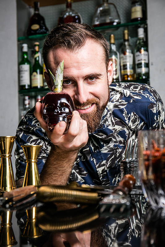 COMER & BEBER 2016: Tai Barbin é o bartender do ano