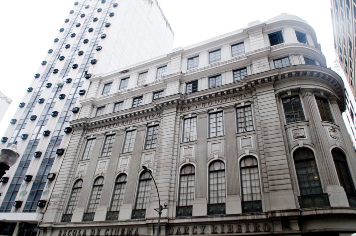 Escola de Cinema Darcy Ribeiro forma cineastas de comunidades do Rio