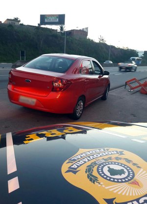 Empresa aluga carro roubado para turistas franceses