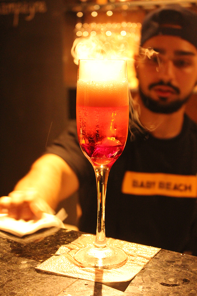 Duas casas especializadas em espumantes abrem na cidade