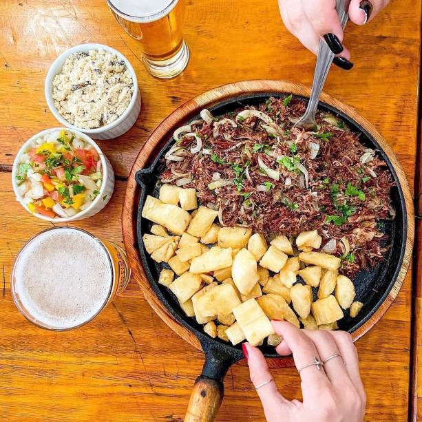 Enchendo linguiça: petiscos para dividir Enchendo linguiça: petiscos para dividir