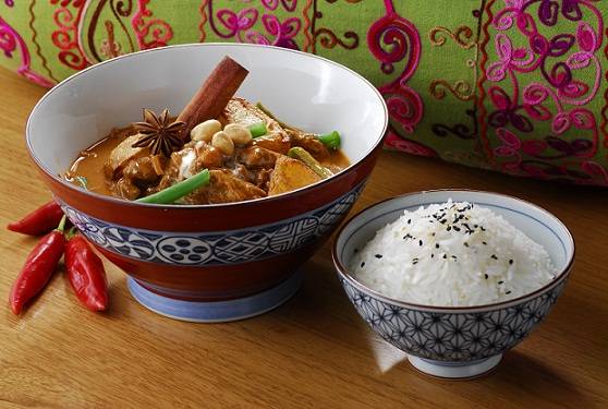 Um apetitoso roteiro por receitas feitas com curry