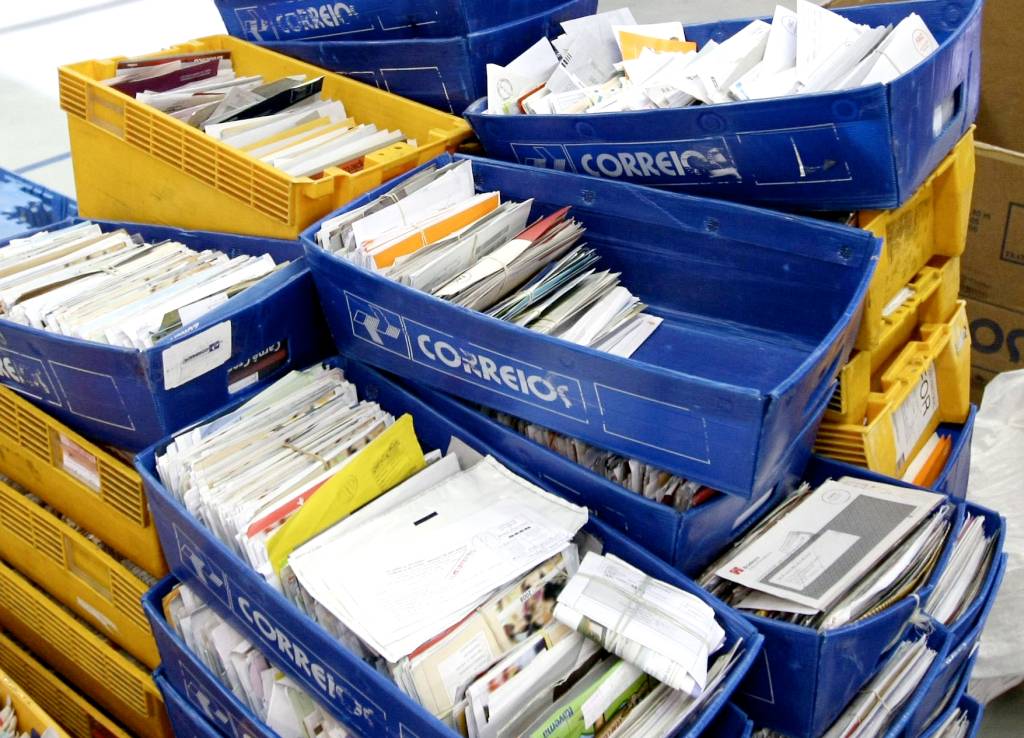 Duas agências dos Correios deixam de entregar um milhão de cartas