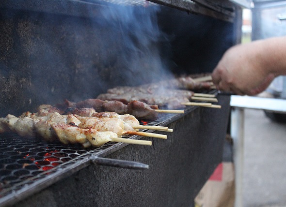 Churrasquinho de rua é autorizado por lei no Rio