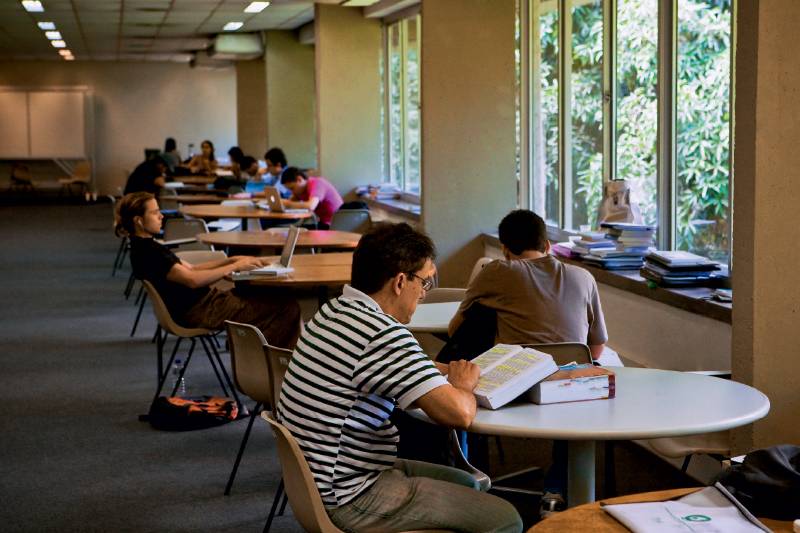 Colégio oferece aulas gratuitas via internet para candidatos do Enem