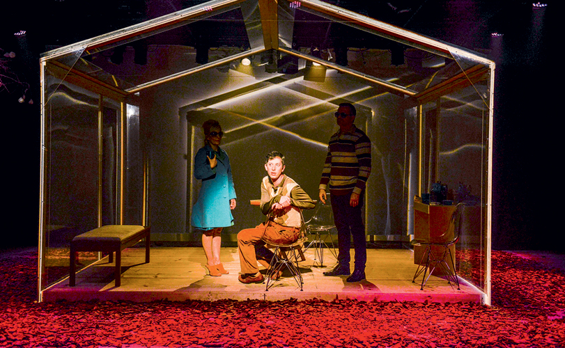 Tema da pedofilia está em três peças na cidade