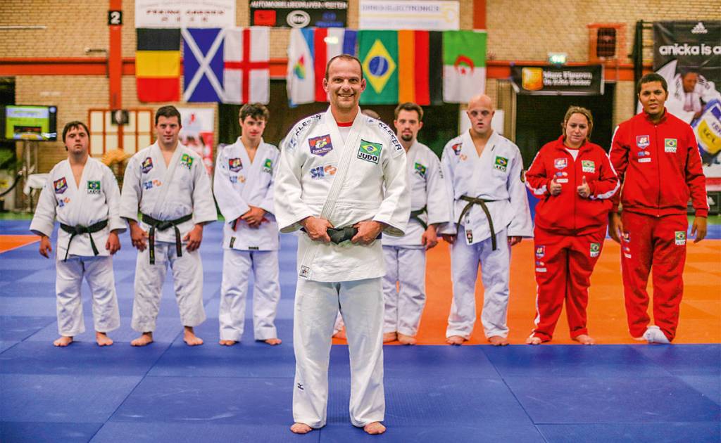 Ricardo Lucio atua na difusão do judô entre portadores de deficiência