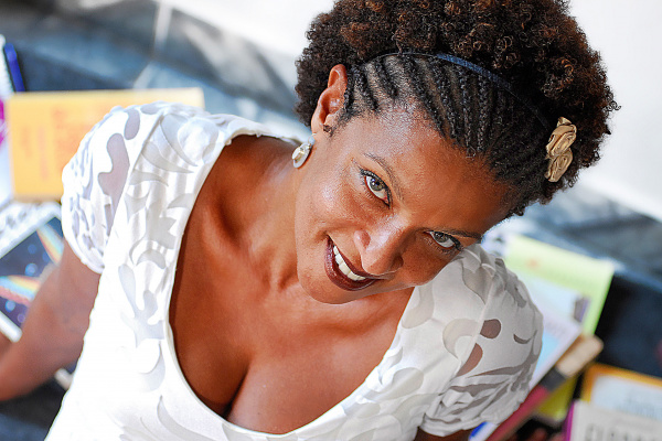 Elisa Lucinda: “É inédita a presença da branquitude na pauta antirracista”