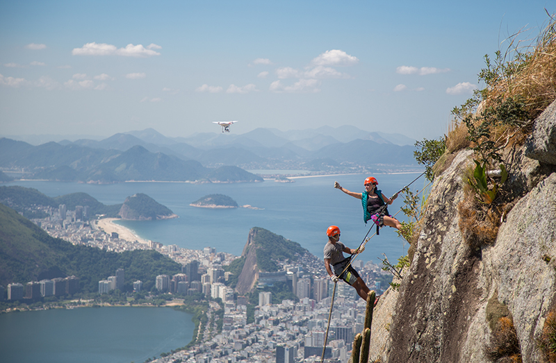 Drones ganham o céu do Rio e põem as autoridades em alerta