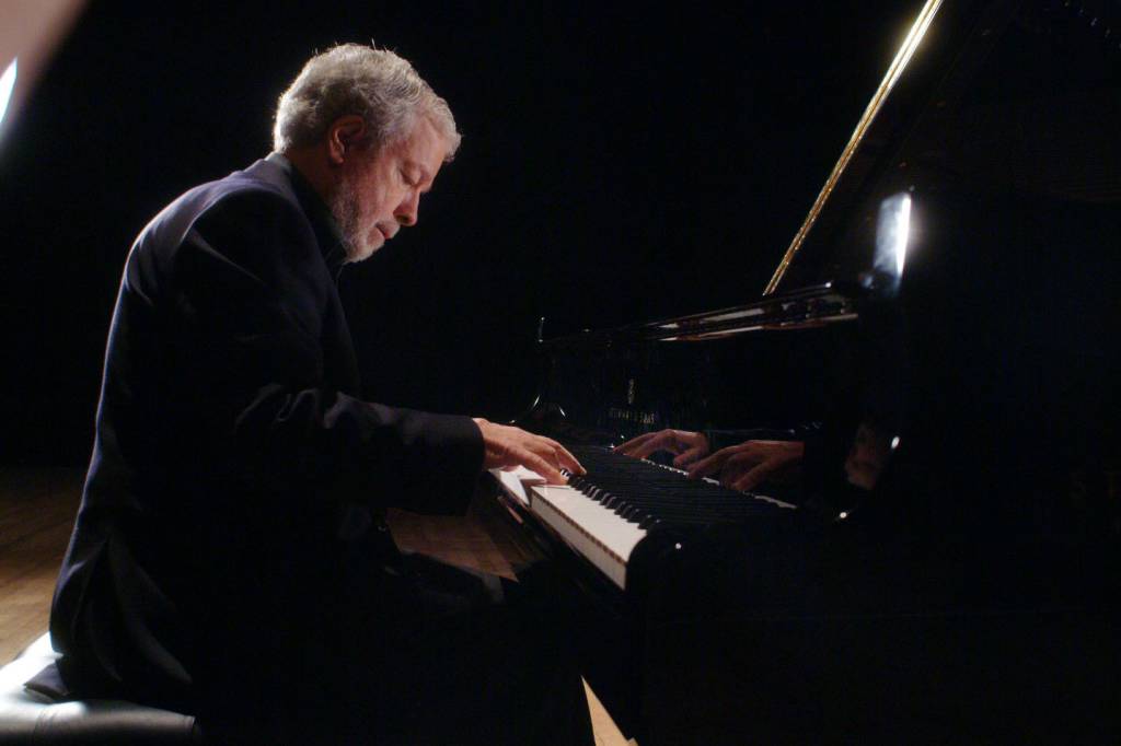 Morre Nelson Freire, um dos maiores pianistas do mundo, aos 77 anos