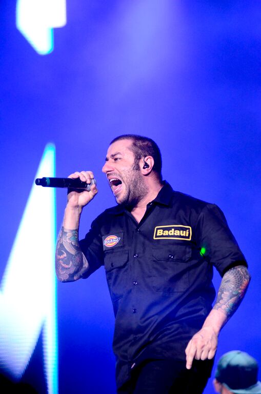 CPM 22 manda recado aos eleitores de Dilma após ouvir grito da plateia