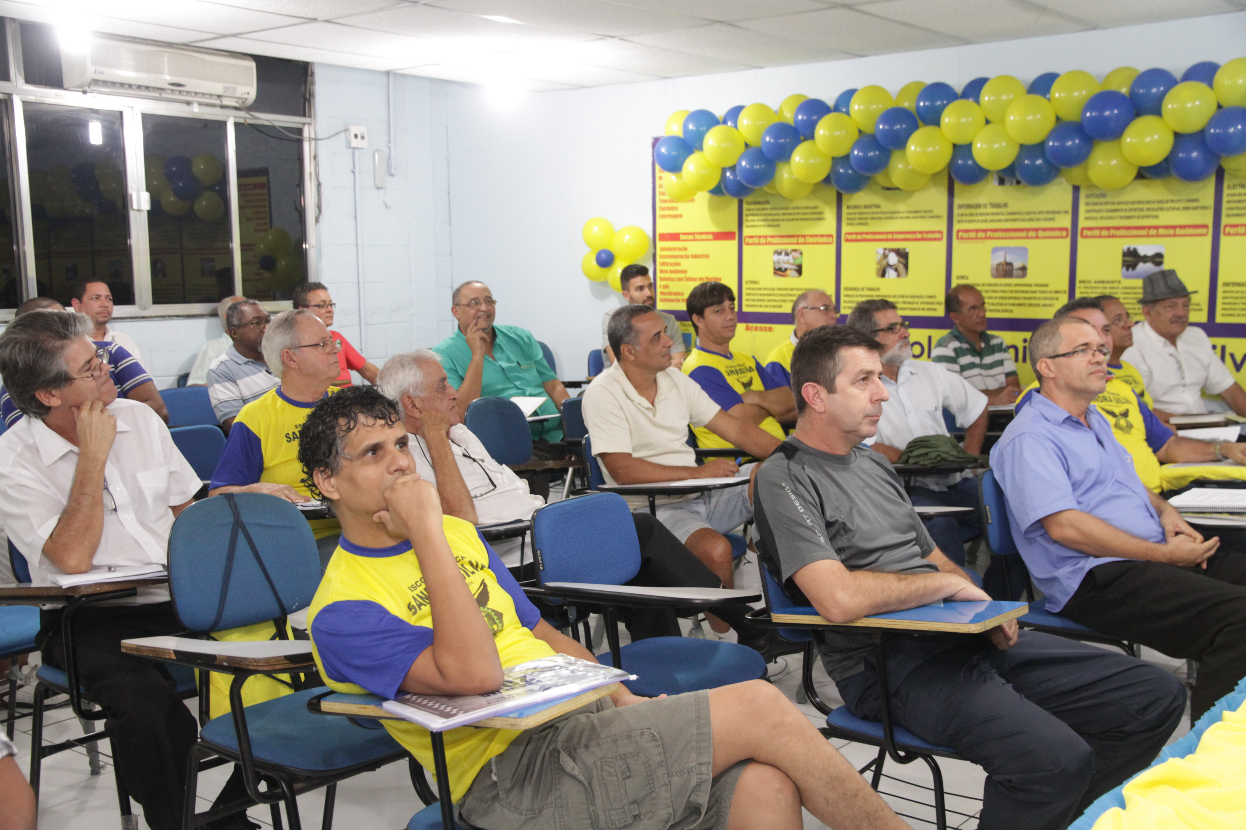 Taxistas começam a fazer curso de reciclagem da prefeitura