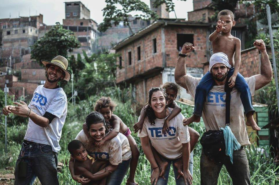 Ação do TETO denuncia violações de direitos nas favelas