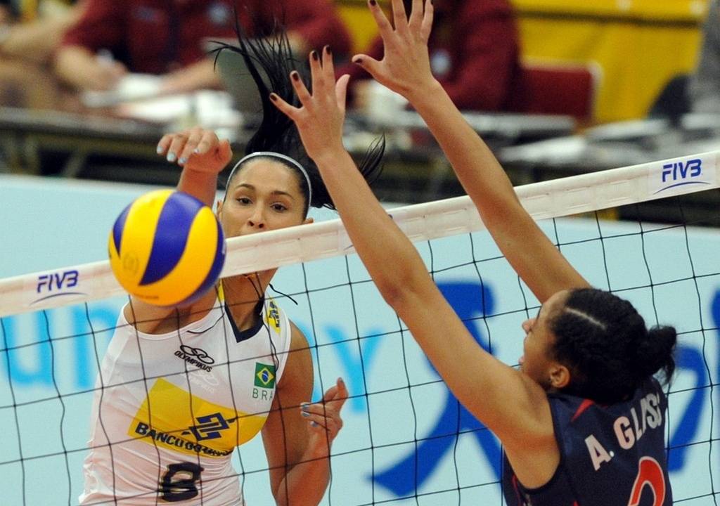 Vôlei olímpico: ingressos à venda para quadra e praia