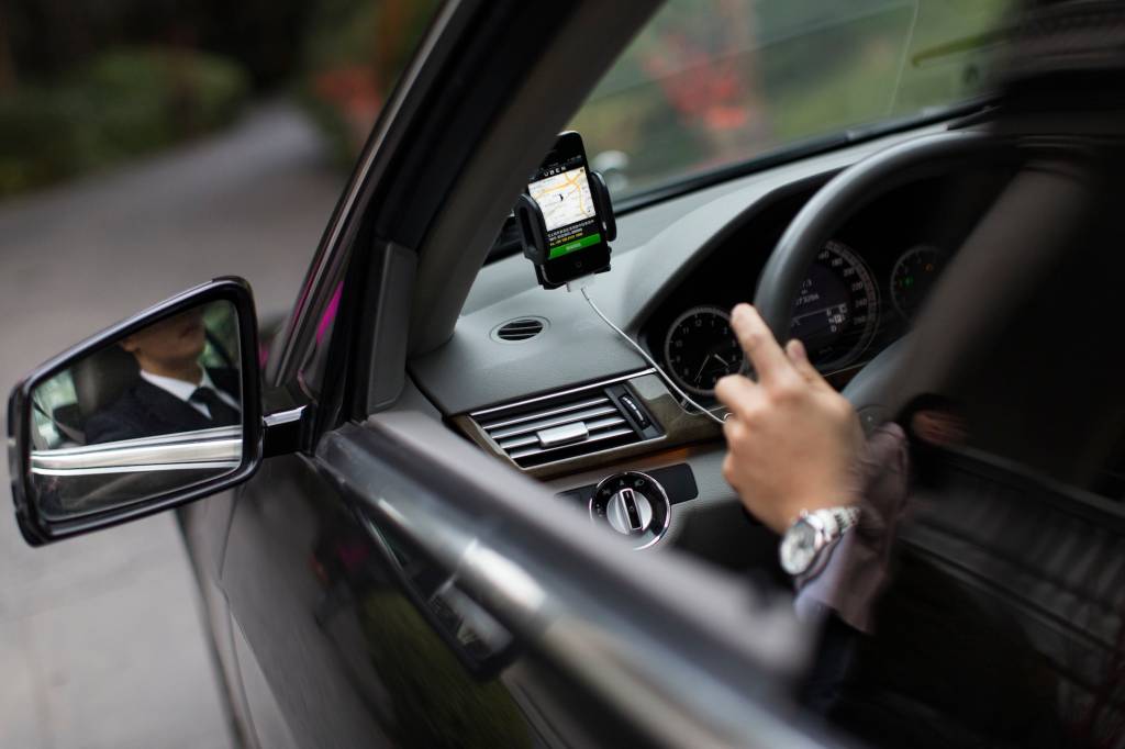 Projeto que autoriza existência do Uber é aprovado