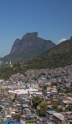 Baixada e Rocinha são palco de operações policiais nesta terça