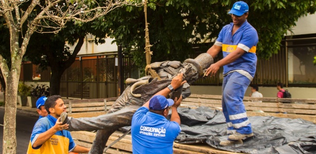 Estátua Chacrinha