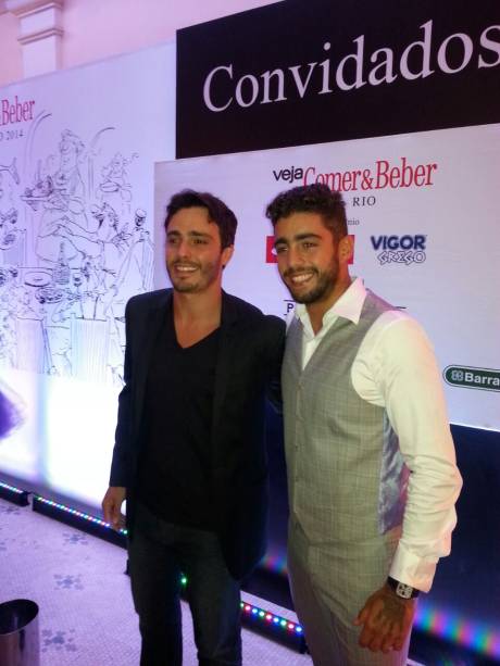 O ator Thiago Rodrigues e o surfista Pedro Scooby O ator Thiago Rodrigues e o surfista Pedro Scooby