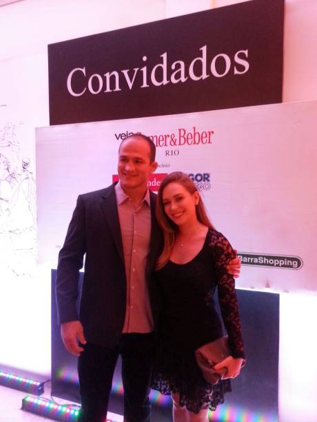 O lutador de MMA Junior Cigano e a namorada Isadora Santos O lutador de MMA Junior Cigano e a namorada Isadora Santos