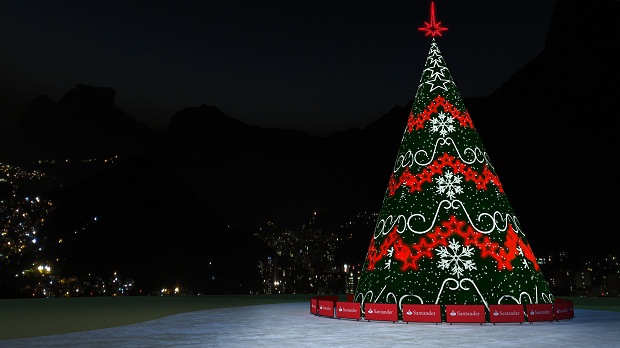 Árvore de Natal do Complexo do Alemão é inaugurada