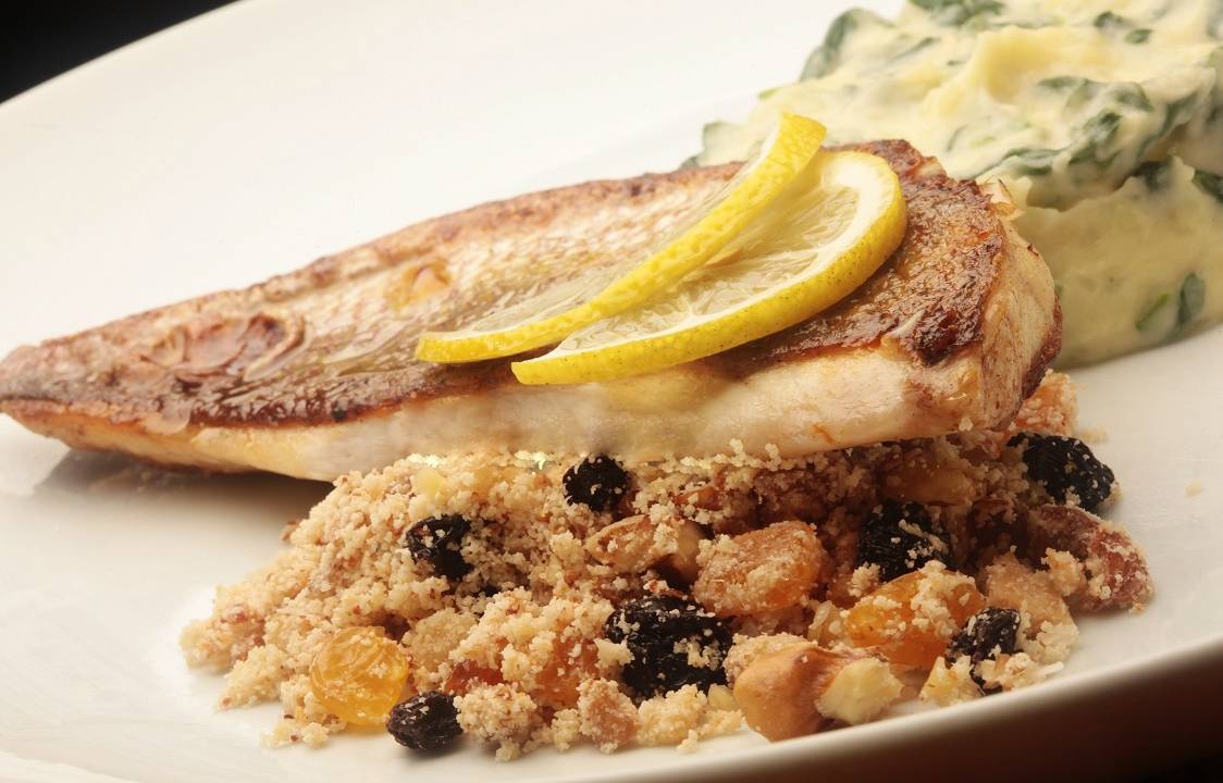 Cavist_Peixe do dia com farofa de frutas secas e purê de batatas e espinafre ao mascarpone_Berg Silva