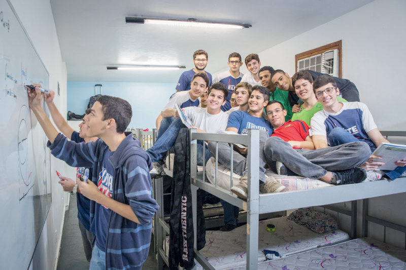 Colégios e cursos criam alojamentos para quem vai prestar vestibular
