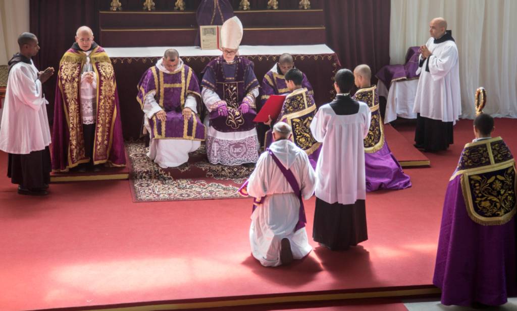 Católicos questionam a Santa Sé em Nova Friburgo