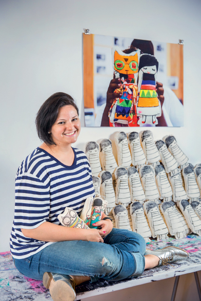 Tânia Piloto promove ações de arte-terapia com crianças carentes