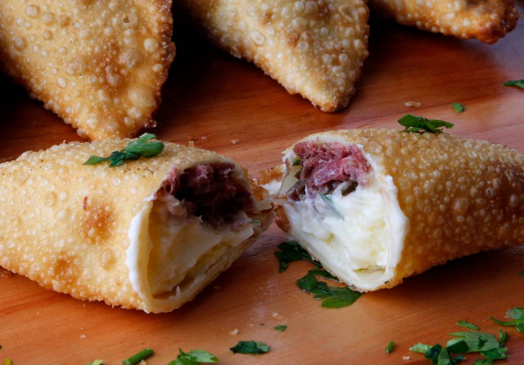 Larva é encontrada em pastel no Bar do Adão da Tijuca