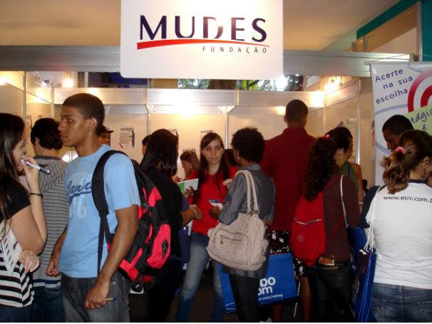 PUC promove feira de estágios