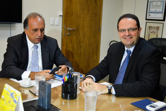 Justiça do Rio deve emprestar recursos para pagar servidores, diz Pezão