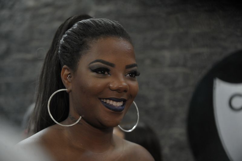 Cordão da Bola Preta coroa funkeira Ludmilla como rainha do bloco