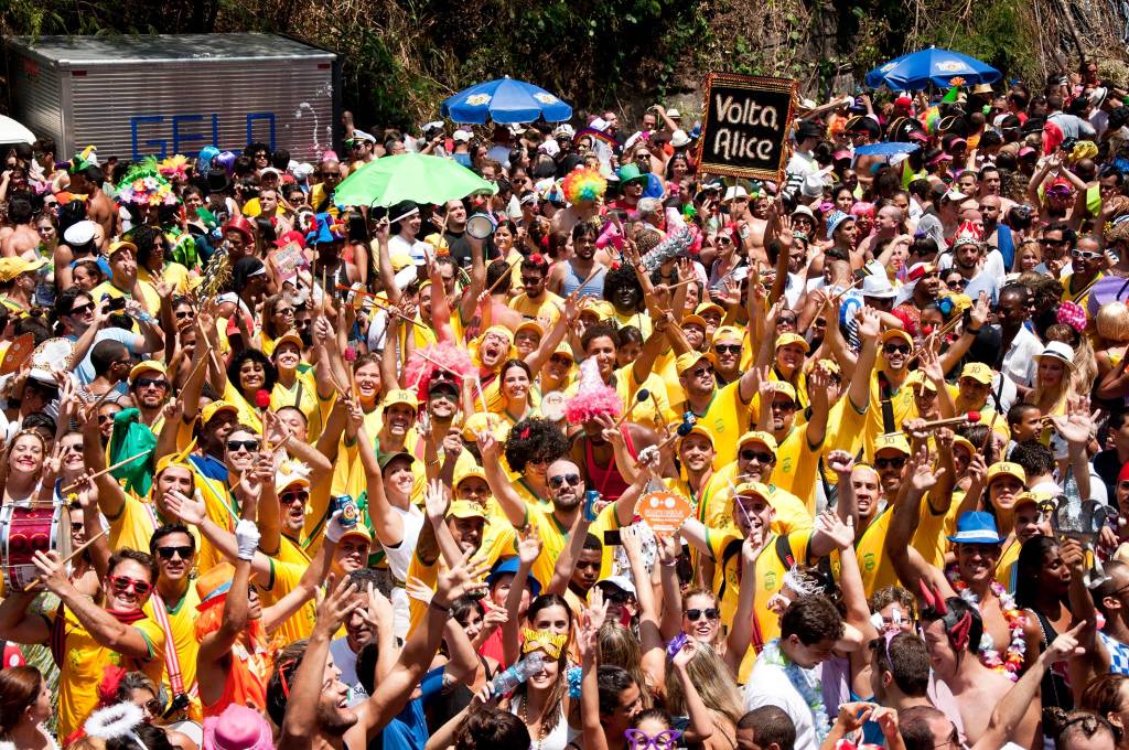 Rio tem 176 “mijões” multados em fim de semana de pré-Carnaval