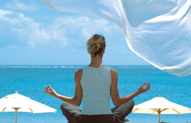 Projeto promove meditação coletiva em praias do Rio