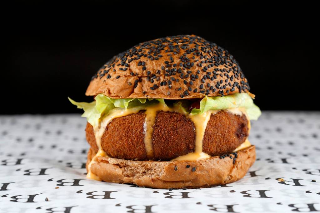 B, de Burger